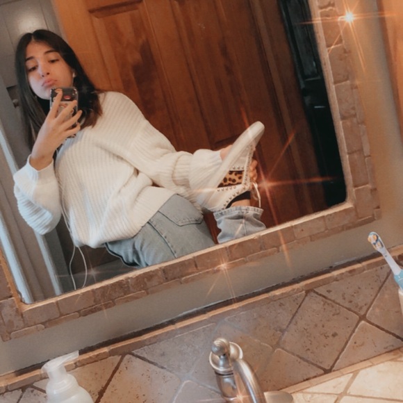 Meet your Posher, Nicole - Picture 2 of 3